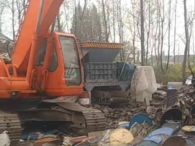 金屬破碎機(jī)現(xiàn)場(chǎng)