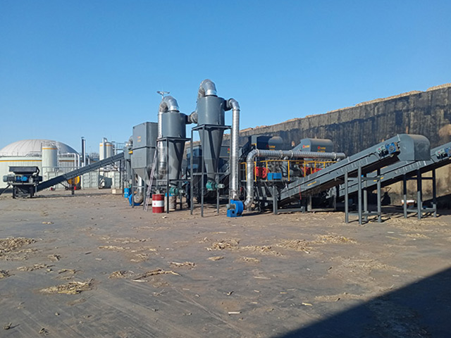 五常秸稈撕碎粉碎生產(chǎn)線現(xiàn)場(chǎng)